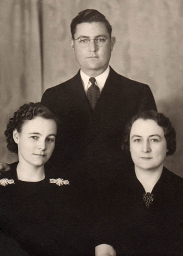 A family picture of the rosemans.