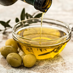 A picture of olive oil.